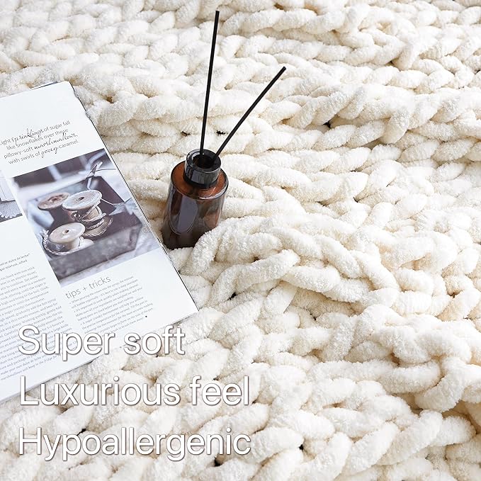 Maetoow Chenille Chunky Knit Blanket Throw (30×40 Inch), Handmade Warm & Cozy Blanket Couch, Bed, Home Decor, Soft Breathable Fleece Banket, Christmas Thick and Giant Yarn Throws, Cream