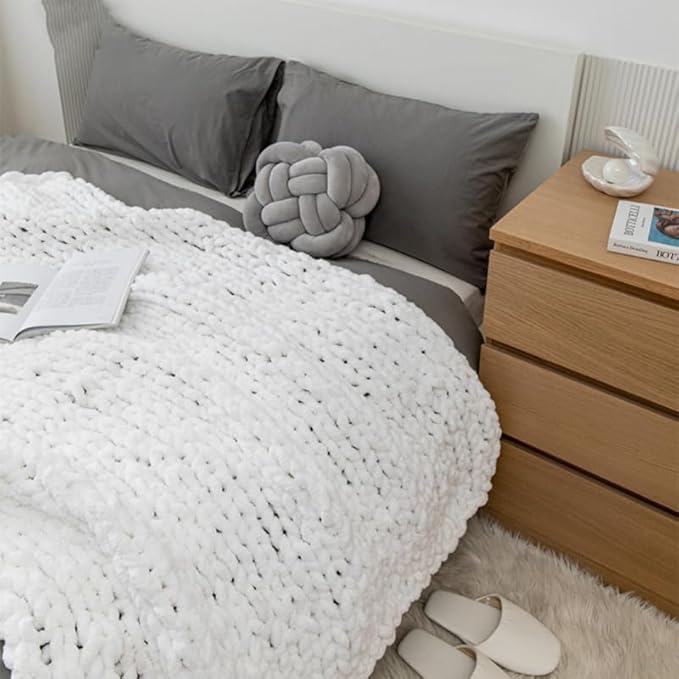 Chunky Knit Blanket Throw 40"×40", Hand Knitted Warm Chenille Throw Blanket, Home Decor Soft Thick Yarn Cable Knit Blanket, Soft Breathable Fleece Banket Christmas for Couch Bed Sofa Best Gift (White)