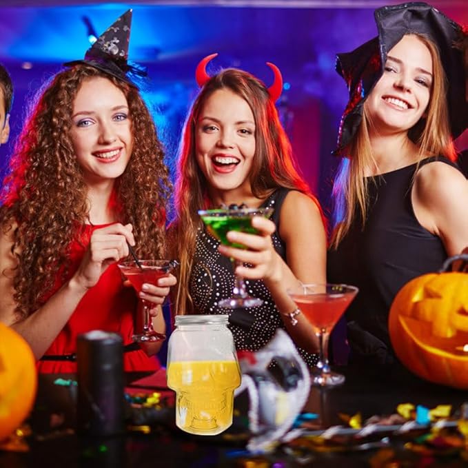 VOSAREA 4pcs Halloween Beverage Bottles Clear Skull Shaped Jar Cups 800ml Plastic Drink Bottles with Screw Straw Hole Lid Party Water Tumbler Skull Beverage Juice Mug