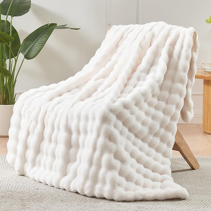 NEWCOSPLAY Faux Fur Queen Blanket Ivory Bubble Blanket Thick Warm Soft for Couch Sofa Bed 550GSM (Ivory, Queen(90"x90"))