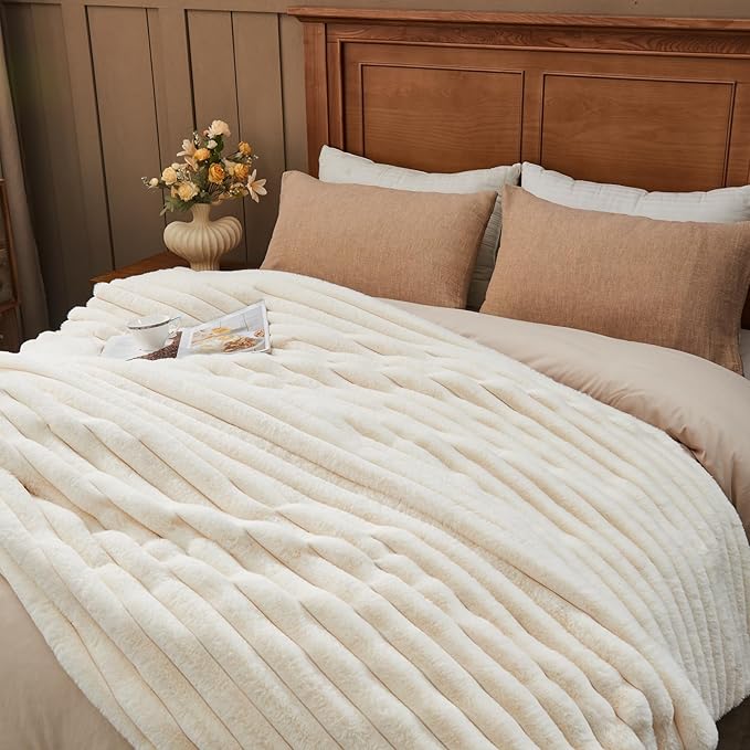 NEWCOSPLAY Faux Fur Twin Blanket Ivory 3D Ribbed Plush Thick Warm Blanket for Couch Sofa Bed 850GSM (Ivory Ribbed, Twin(60"x80"))