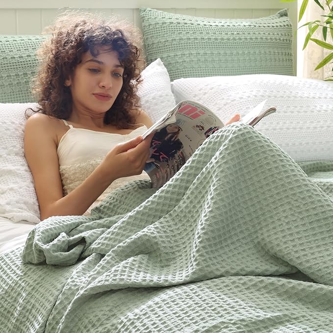PHF Ultra Soft Waffle Weave Blanket King Size 104"x 90"- Washed Lightweight Breathable Cozy Woven Blanket for Bed - Aesthetic Decor for Couch Bedding Sofa Home Car - Sage Green/Mint Green