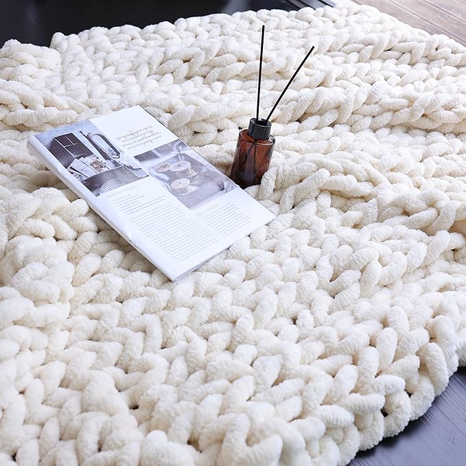Maetoow Chenille Chunky Knit Blanket Throw （50×60 Inch）, Handmade Warm & Cozy Blanket Couch, Bed, Home Decor, Soft Breathable Fleece Banket, Christmas Thick and Giant Yarn Throws，Cream